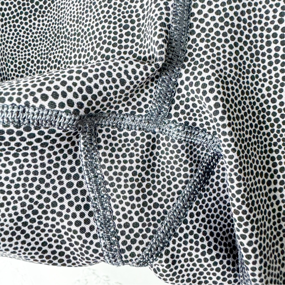 🤖 57. LULULEMON size 4 spotted leggings black and grayish lavender - Picture 5 of 7